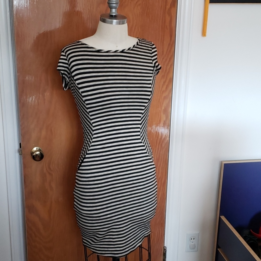 Comfy stretch dress with pockets